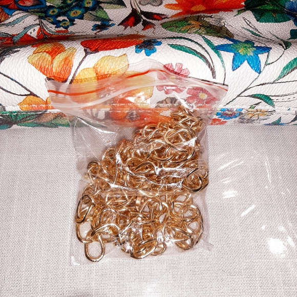 Like New Gorgeous Handbag - Picture 3 of 4